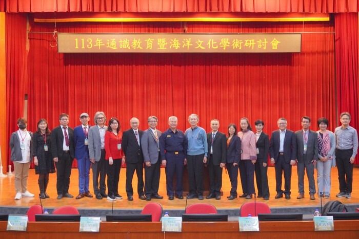 校長與研討會發表人、與談人大合照圖片