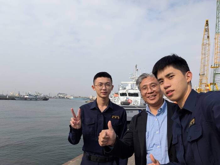 本科主任與43期實習生合影圖片