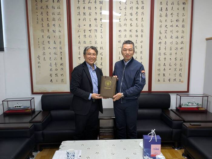 沈明昌主任與淡水海巡隊隊長合影圖片