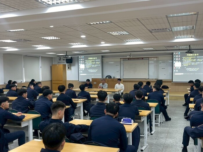 專題演講會後供學生提問圖片