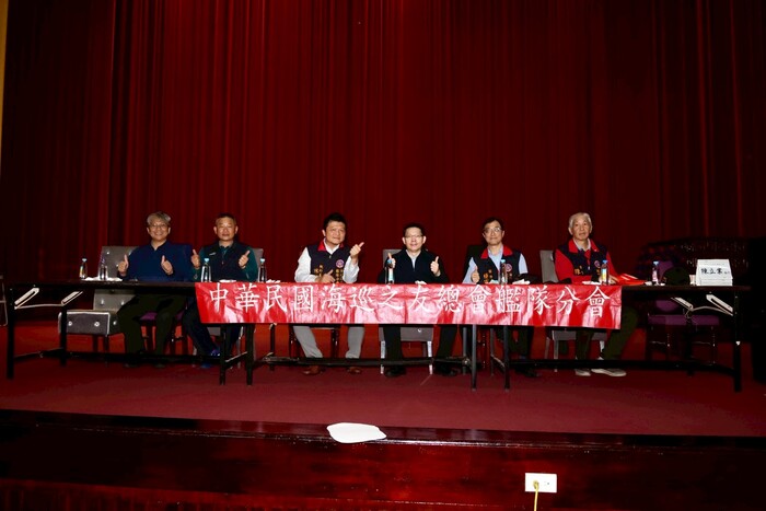 艦隊分會貴賓與艦隊分署長官及科主任及學生共同合影圖片